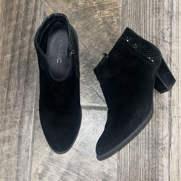 Vionic black leather 2.5” boots - Picture 1 of 5